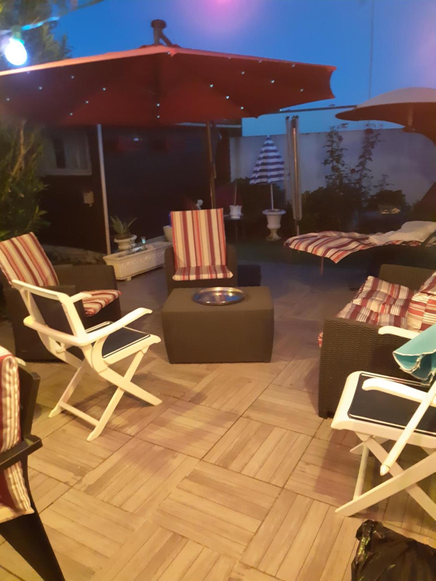Chambre Lit Double Dans Pavillon , Chez Lilyanne Tonnay-Charente Eksteriør bilde
