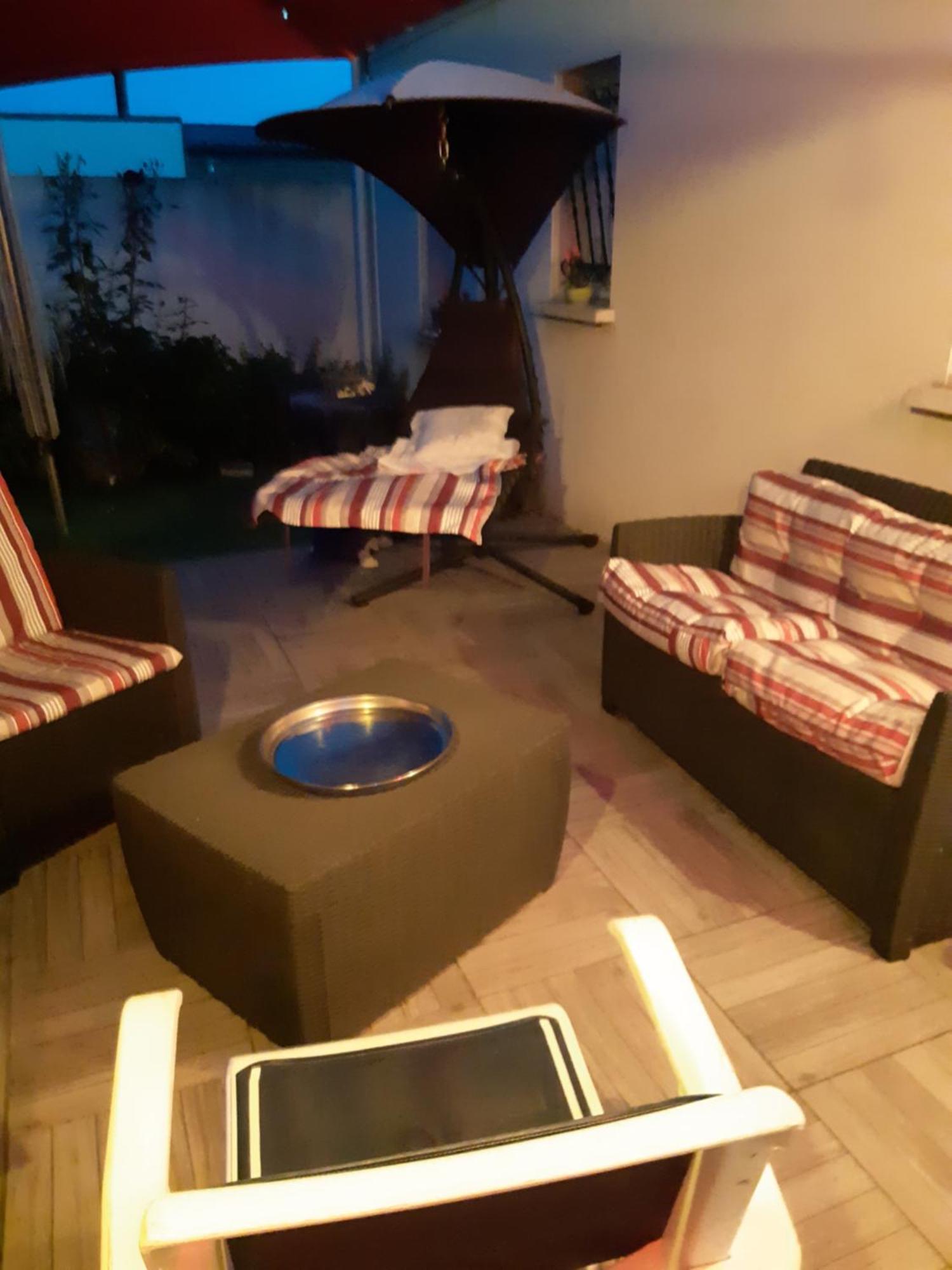 Chambre Lit Double Dans Pavillon , Chez Lilyanne Tonnay-Charente Eksteriør bilde